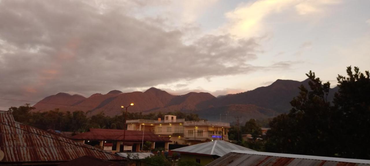 Tange Guest House Ruteng Dış mekan fotoğraf